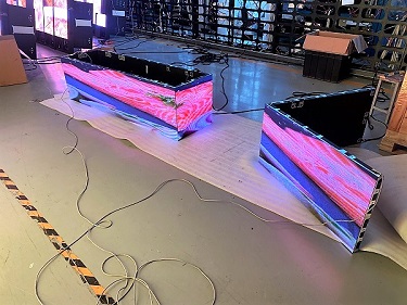 Οθόνη Led με τετραγωνική στήλη χωρίς ραφή